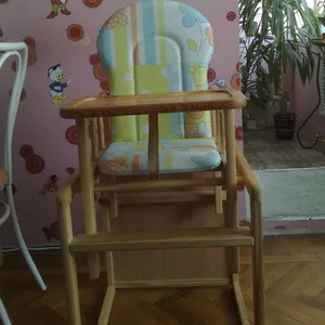 Продам деревянный стульчик для кормления
