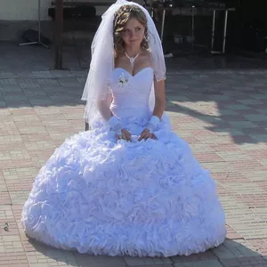 Очень красивое свадебное платье необычного цвета