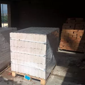 Производим и продаем пазогребневые гипсоплиты для возведения стен.