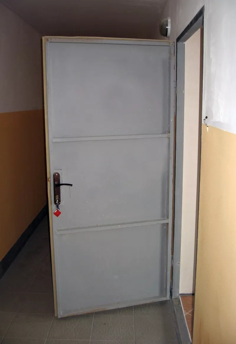 металлическая бронированная входная дверь в квартиру 95х205 см.