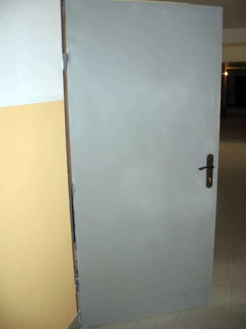 металлическая бронированная входная дверь в квартиру 95х205 см. 2