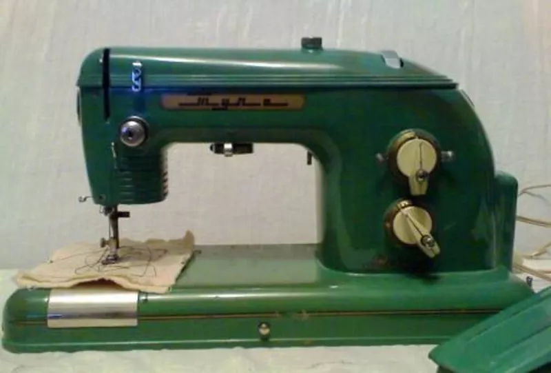 Швейная машинка электрическая Тула Модель 1 1958 год. 